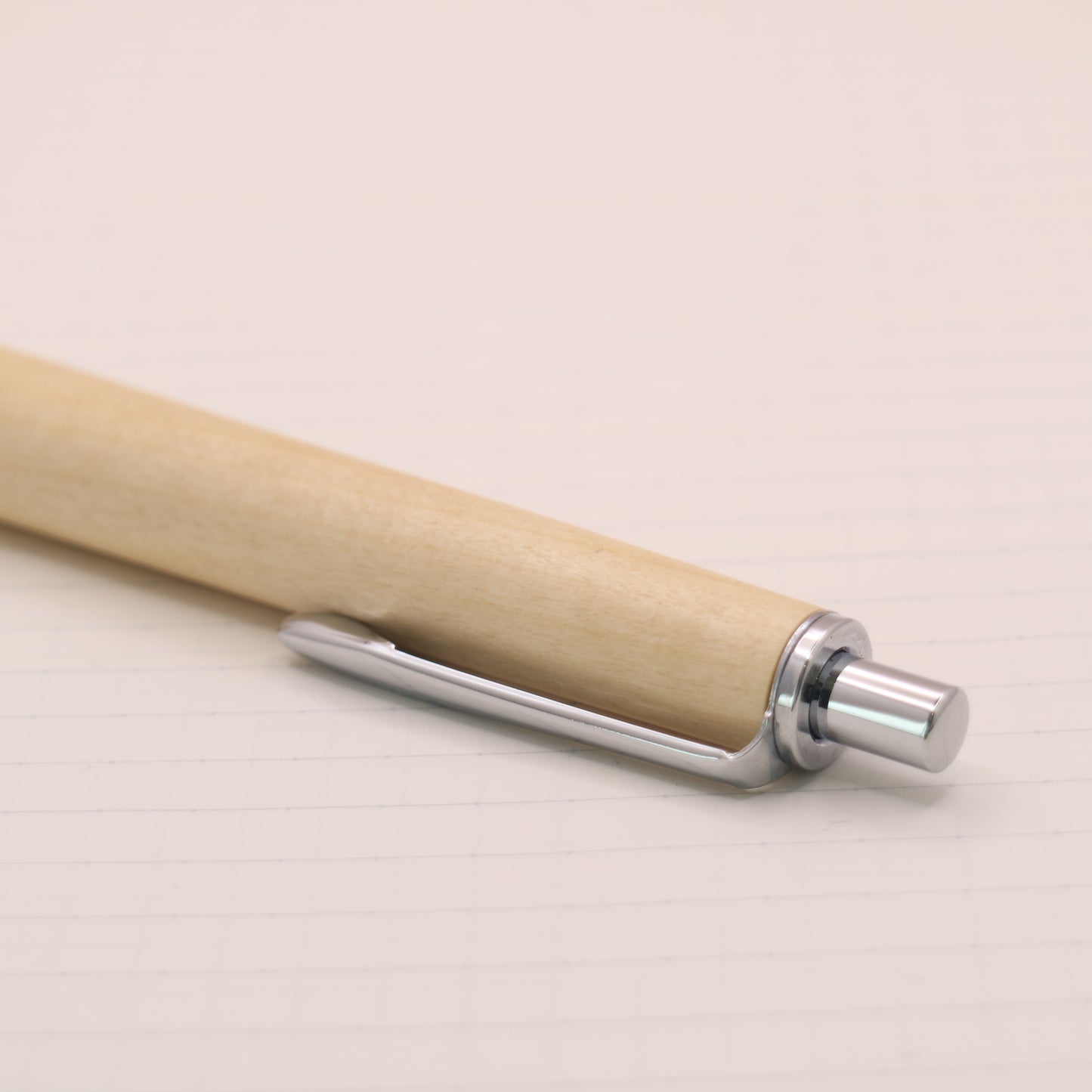 カンサブロウノキ 木軸シャーペン｜【学生に人気】白くてやさしい木肌が、勉強時間に静かな集中をもたらす一本　260203