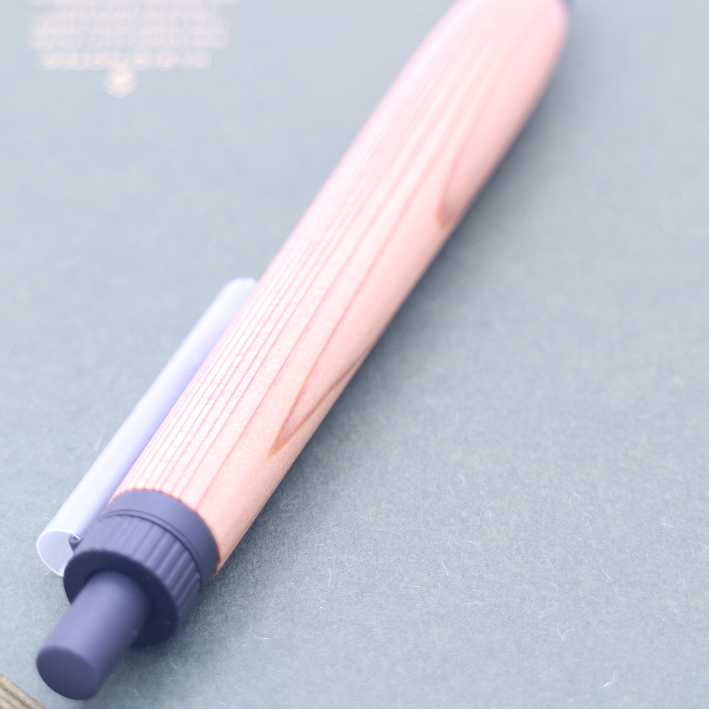 伊勢市産スギ × マットブラック｜木の質感を楽しむ木軸ペン｜ボールペン or シャーペン　251230