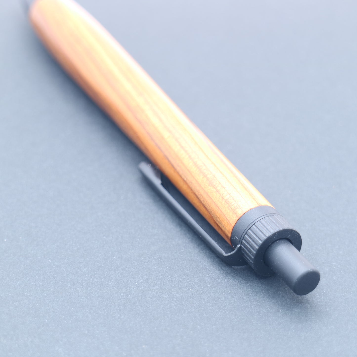 イチイ× マットブラック｜木の質感を楽しむ木軸ペン｜ボールペン or シャーペン　251220