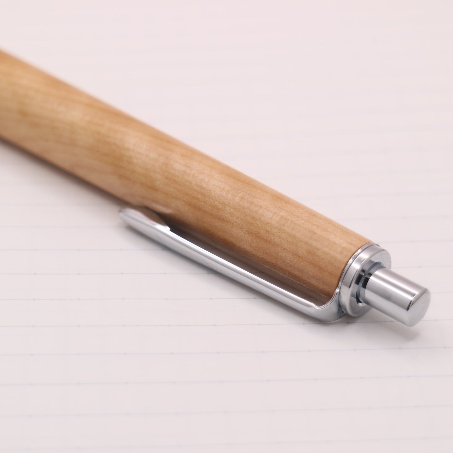 ツバキ 木軸シャーペン｜【学生に人気】凛とした木肌が、勉強時間に静かな集中をもたらす一本　260204