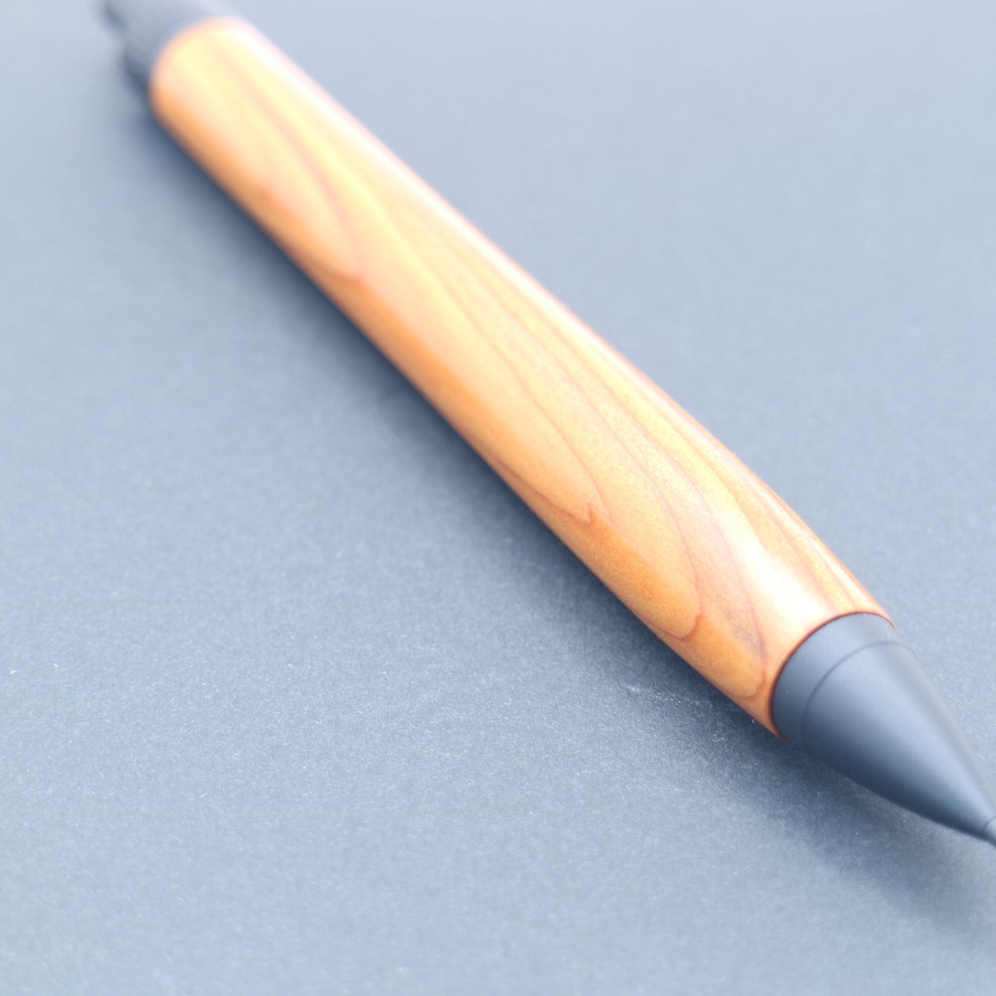 イチイ× マットブラック｜木の質感を楽しむ木軸ペン｜ボールペン or シャーペン　251220