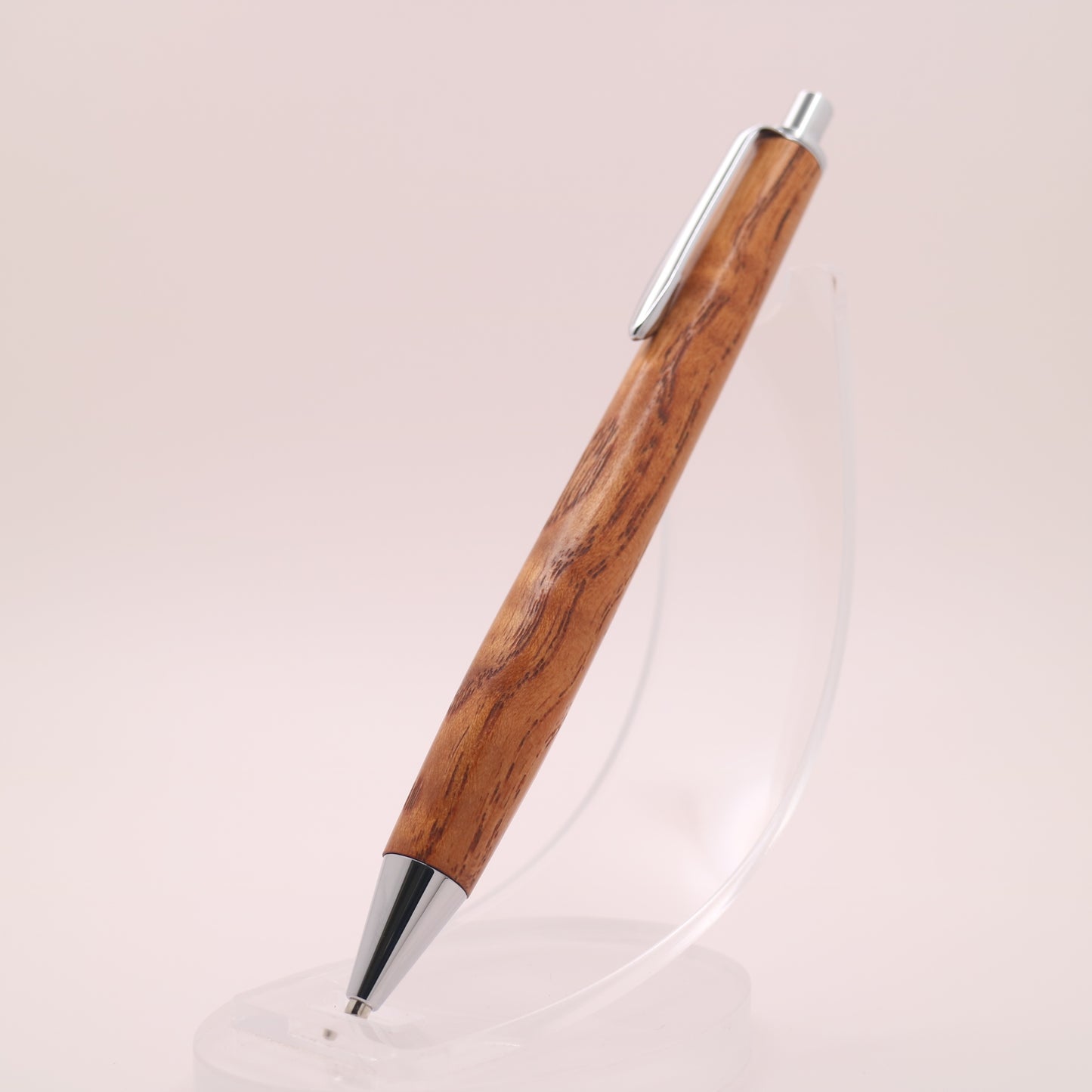 チャンチン 木軸シャーペン｜【学生に人気】淡くあたたかな木肌が、勉強時間にやさしい集中をもたらす一本　260205