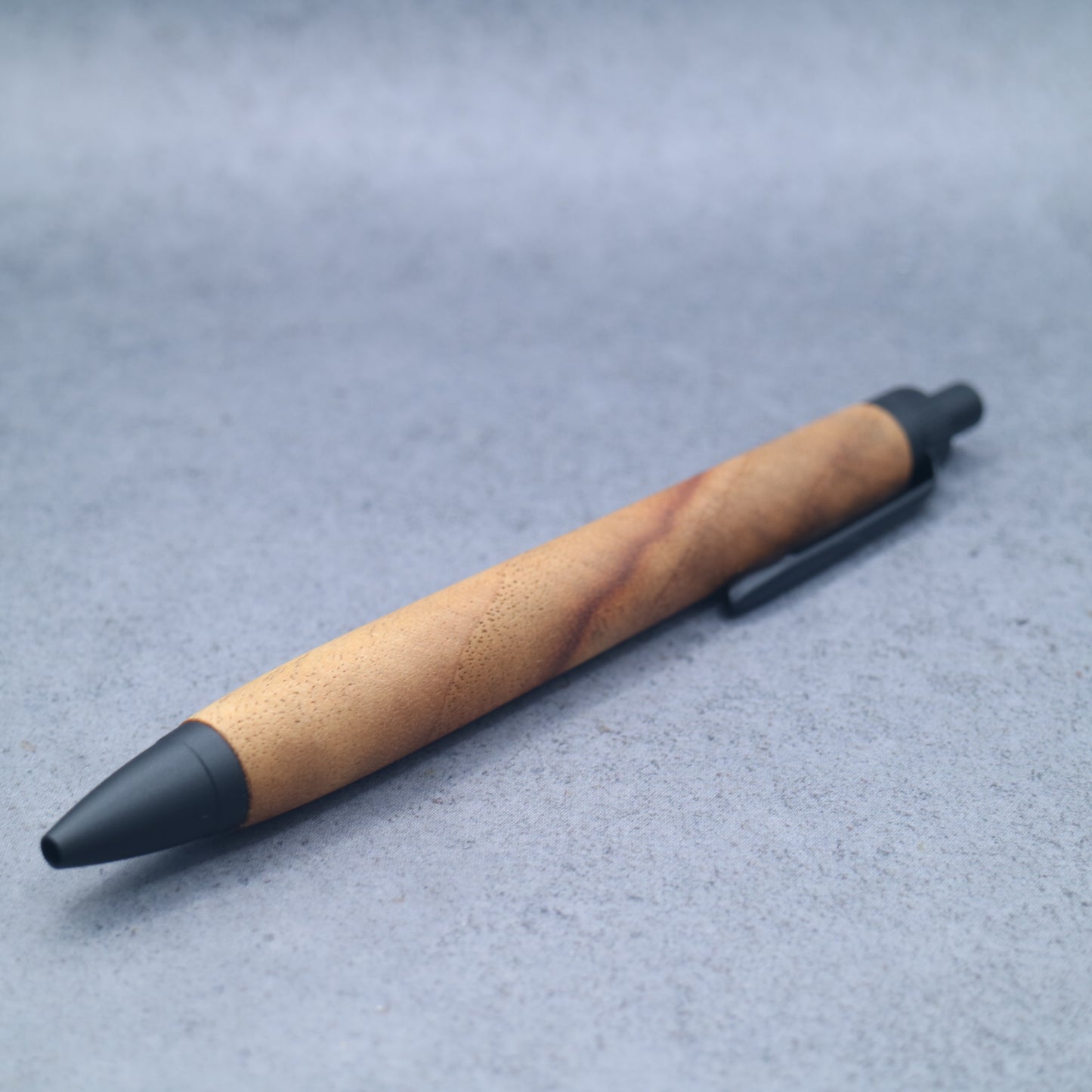 クス【伊勢市産】｜木の質感を楽しむ木軸ペン｜ボールペン or シャーペン　260813