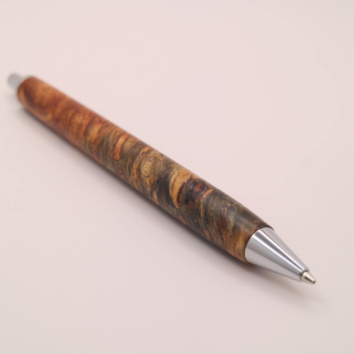 花梨瘤 木軸シャーペン｜【学生に人気】複雑に揺らぐ瘤杢が、勉強時間に静かな没入感をもたらす一本　260206