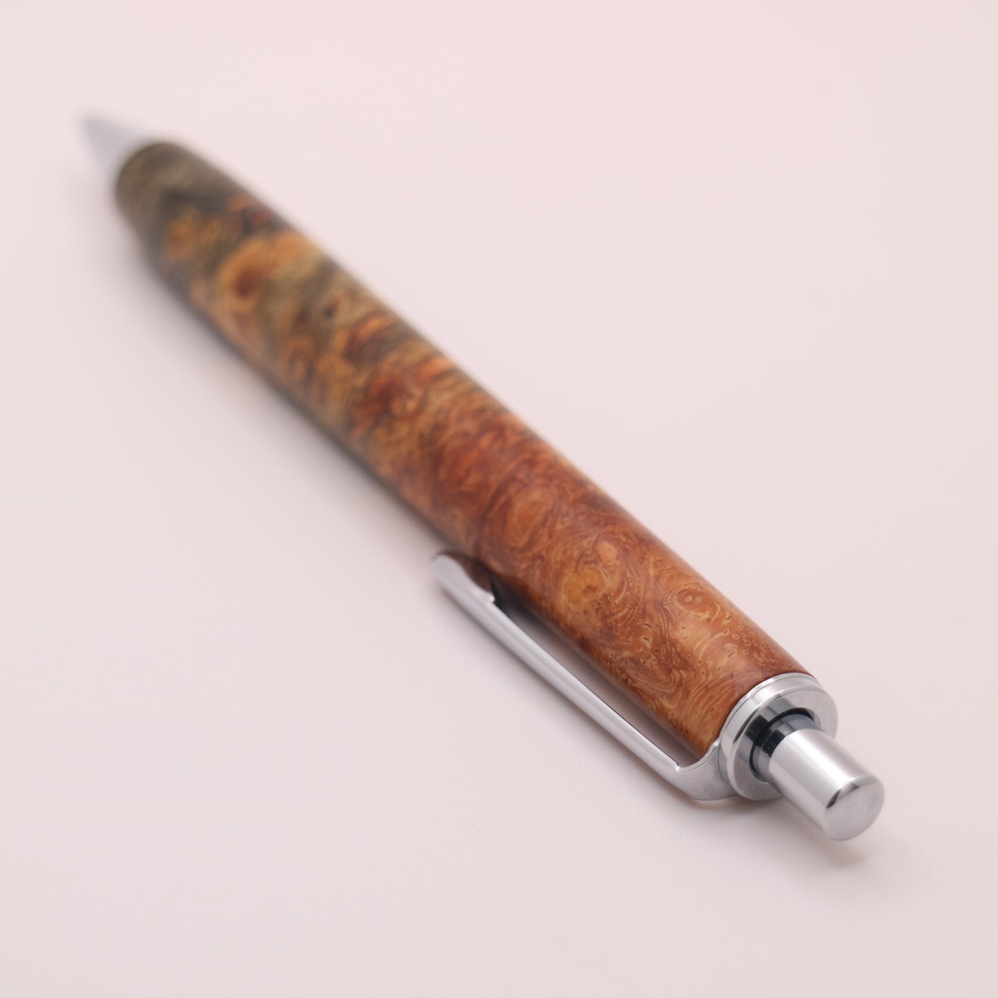 花梨瘤 木軸シャーペン｜【学生に人気】複雑に揺らぐ瘤杢が、勉強時間に静かな没入感をもたらす一本　260206