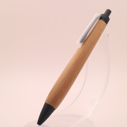 伊勢市産スギ × マットブラック｜木の質感を楽しむ木軸ペン｜ボールペン or シャーペン　251230