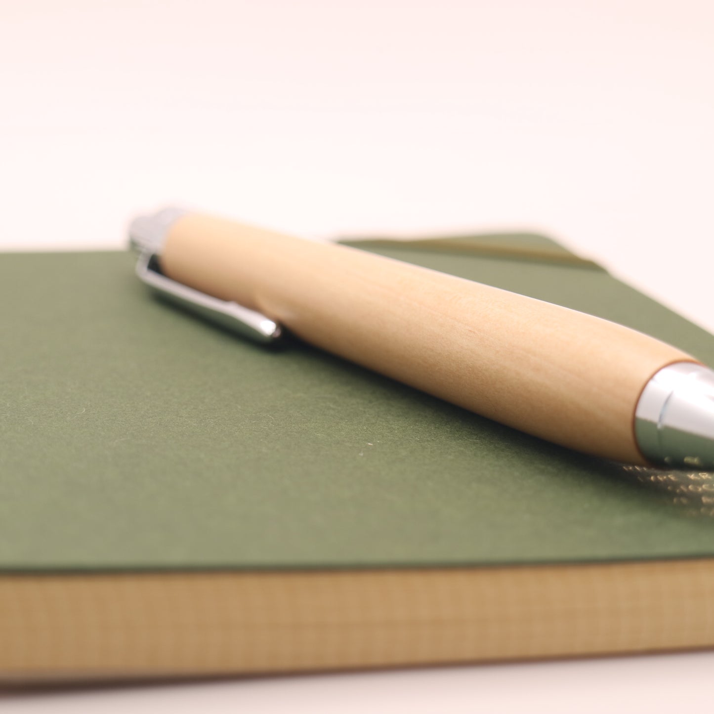 ビワ　木軸ペン　ボールペン or シャーペン　251211