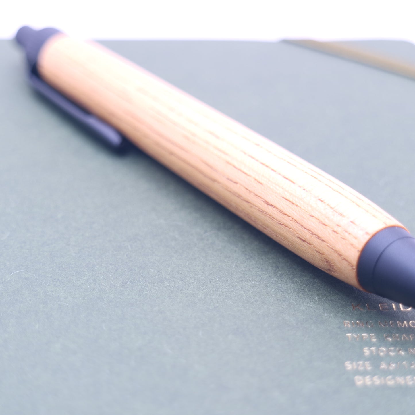 伊勢市産ケヤキ × マットブラック｜木の質感を楽しむ木軸ペン｜ボールペン or シャーペン　251231