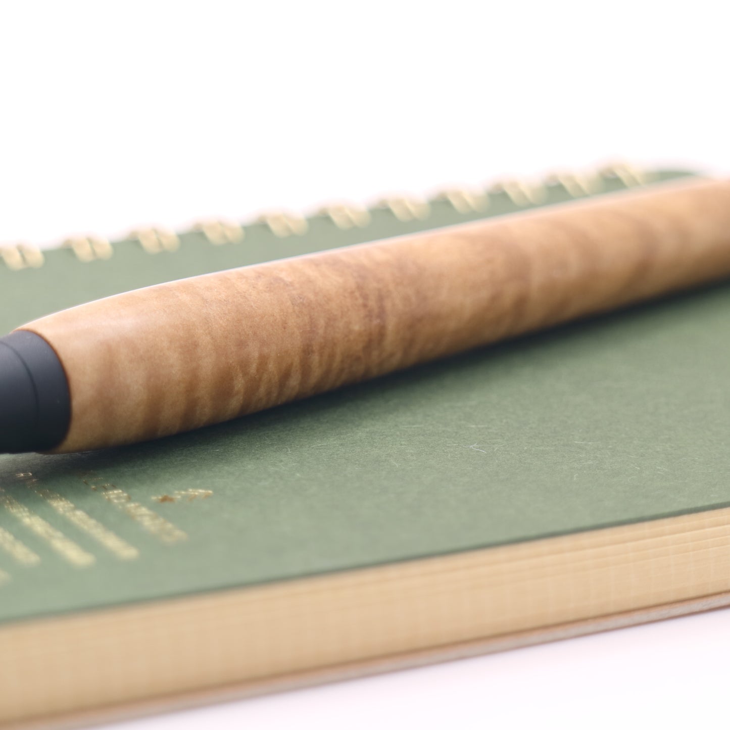 ユズリハ　マットブラック　木軸ペン　ボールペン or シャーペン　251212